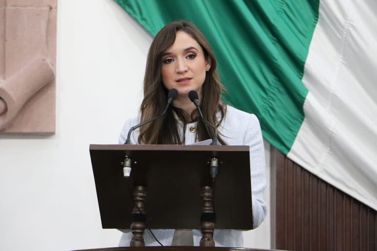 La diputada Edna Dávalos en sesión del Congreso local.