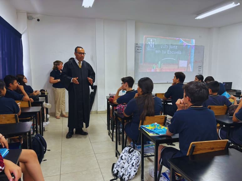 Capacitan a 1,200 alumnos para el programa 'El Juez en tu Escuela'