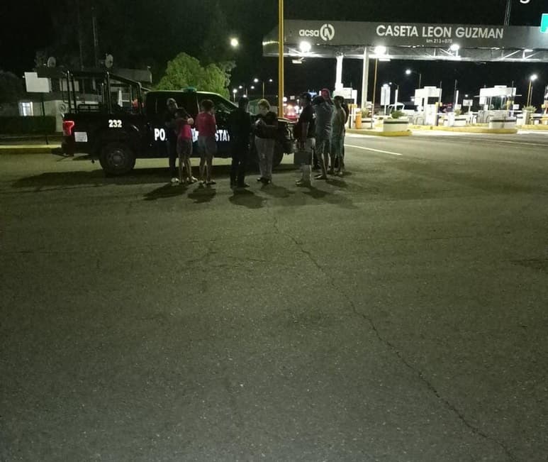 Olvidan a menor en la caseta de cobro de León Guzmán, venían de vacacionar en Mazatlán