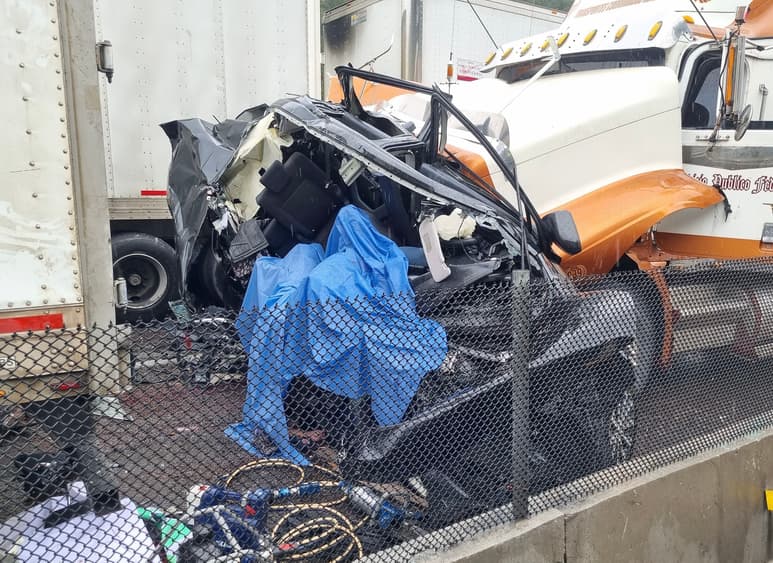 Cuatro religiosas sin vida y una más lesionada de gravedad tras carambola en la Carretera Federal 57