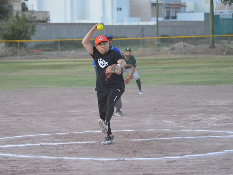 Explosiva jornada 11 en Liga Softbol de Bola Puesta, San Isidro