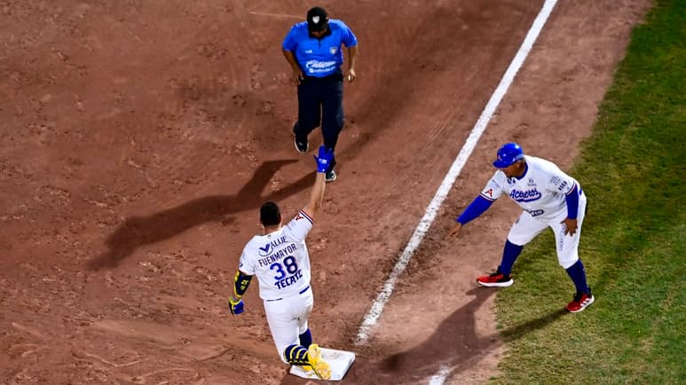 Tremenda voltereta de Acereros de Monclova ante Charros de Jalisco