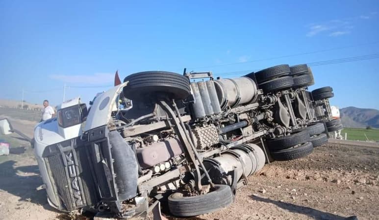 Se vuelca tráiler en la autopista Torreón – Saltillo