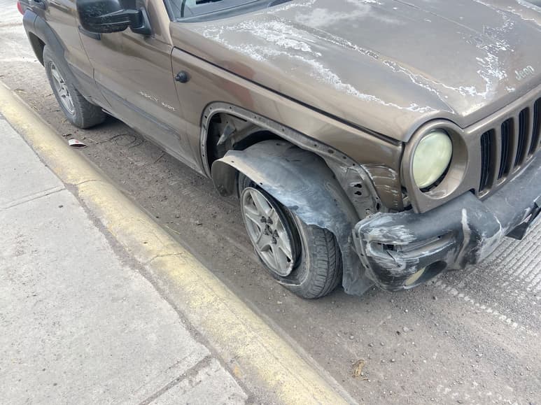 Camión choca una camioneta en Gómez Palacio y se da a la fuga