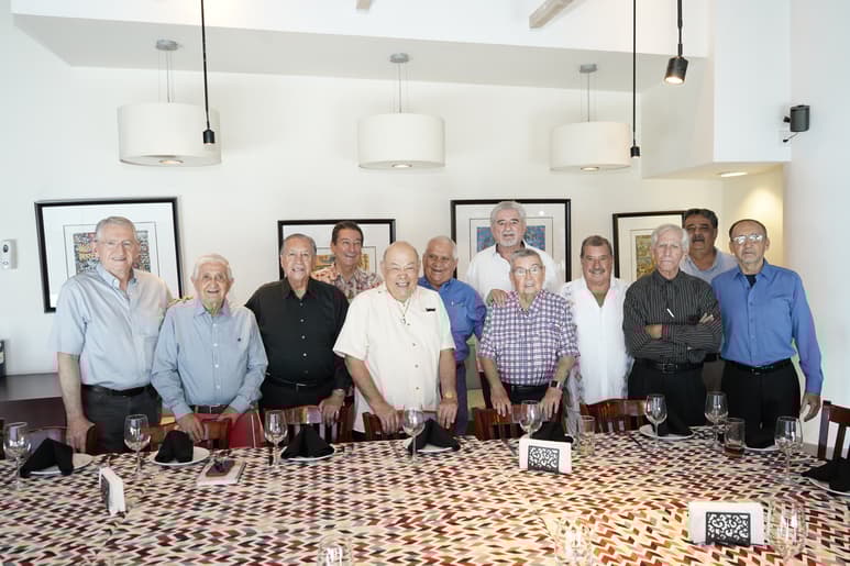 Ex compañeros se reúnen para festejar 60 años de egresados (EL SIGLO DE TORREÓN / GABRIEL ESCOBAR)