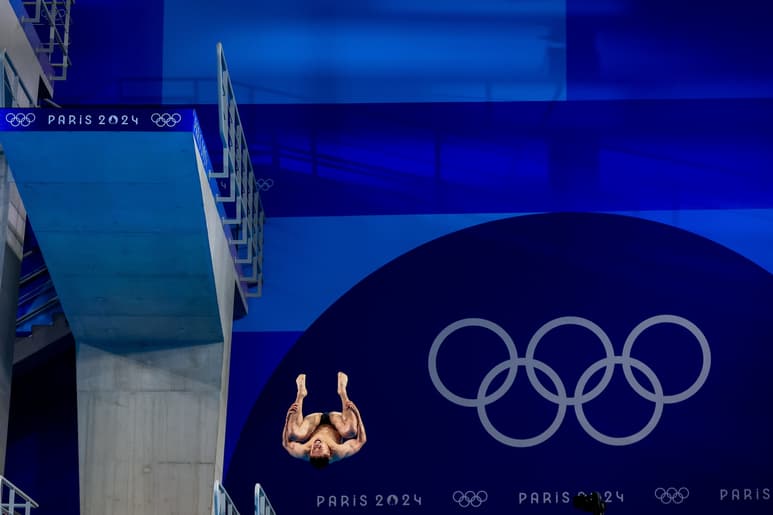 Osmar Olvera se clasifica a la final de trampolín olímpico