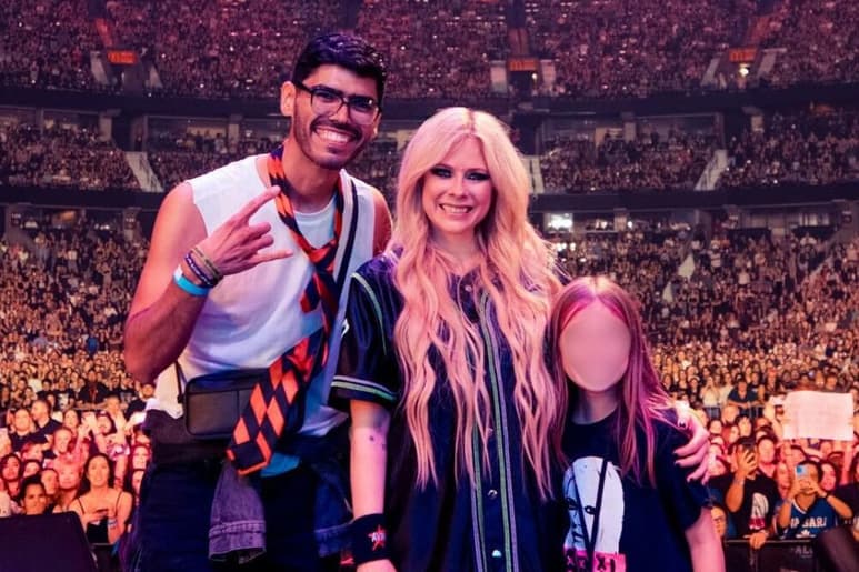 VIRAL: Avril Lavigne cumple sueño de fan lagunero