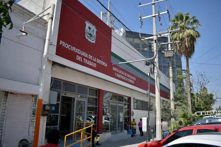 La JLCA en Torreón tiene pendientes de resolver 6,400 expedientes, se estima que les tome 3 años y medio a 4, concluir el trabajo. (ARCHIVO)