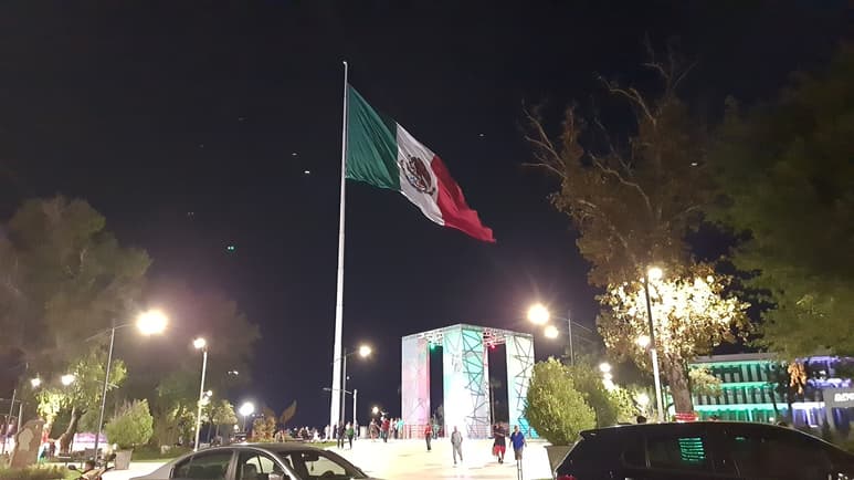 Izamiento de la Bandera Monumental. (RENÉ ARELLANO)