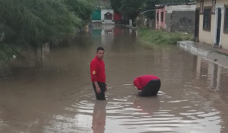 Lluvias causan movilización de Protección Civil en Lerdo; agua ingresa a varias casas