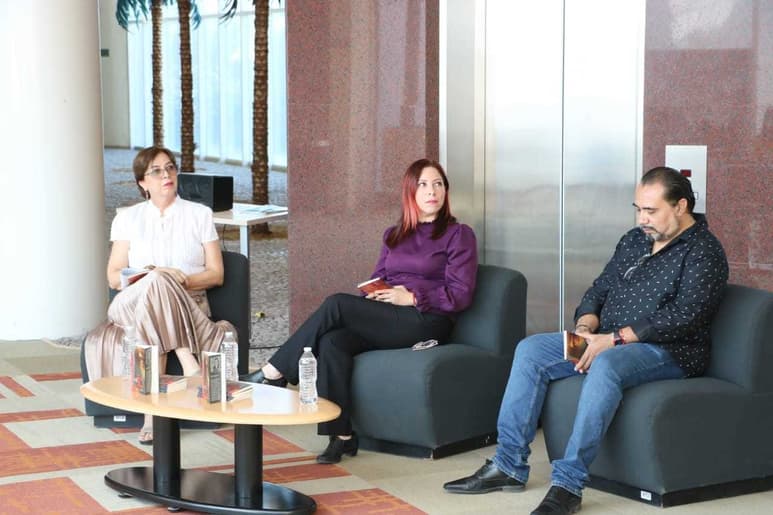 Trabajo. Fue el poeta y editor Miguel Gaona, director de la editorial LibroStudio, quien motivó a Escandón a publicar sus poemas.