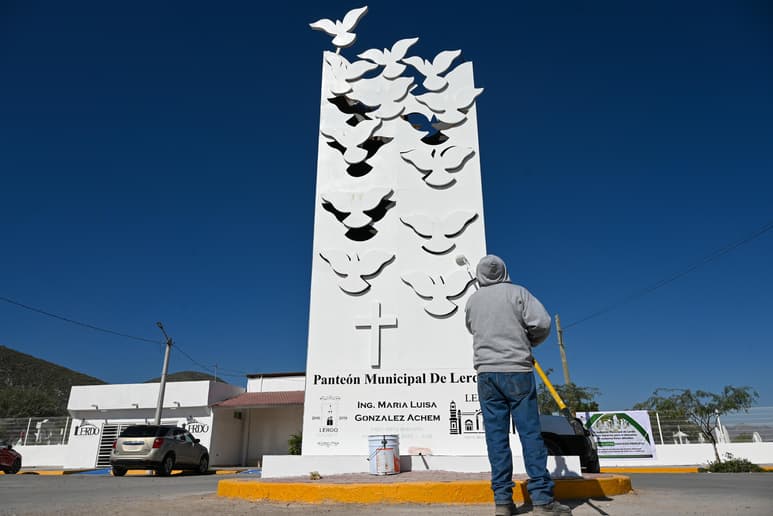Intensifican labores de limpieza en el panteón municipal de Lerdo