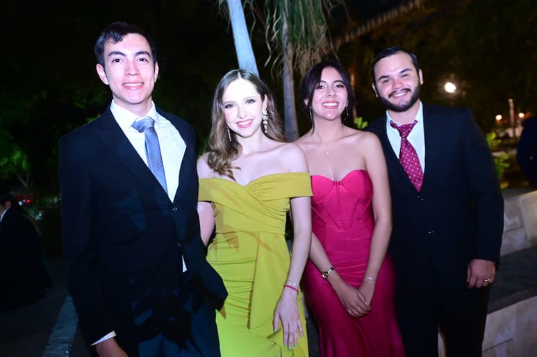 Luis, María José, Ana y Jorge (EL SIGLO DE TORREÓN)