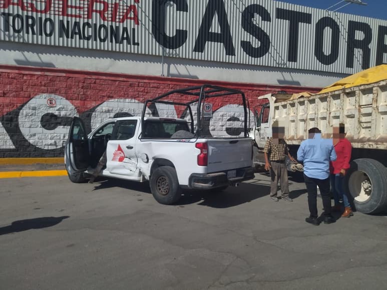 Choque triple en Gómez Palacio.