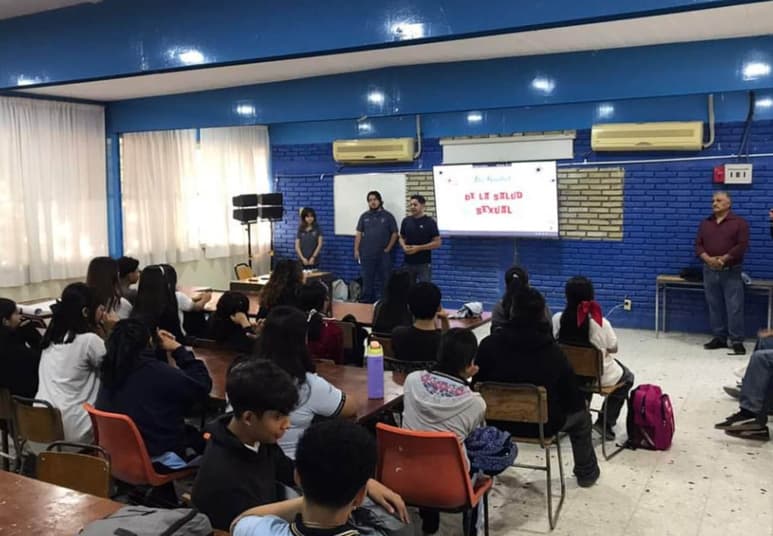 Personal del IMJ visitó la secundaria técnica número 52.