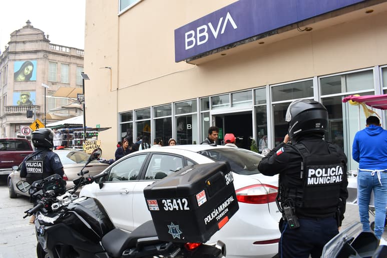 Ciudadanos manifestaron sentirse inseguros en lugares como los cajeros automáticos. (FERNANDO COMPEÁN)
