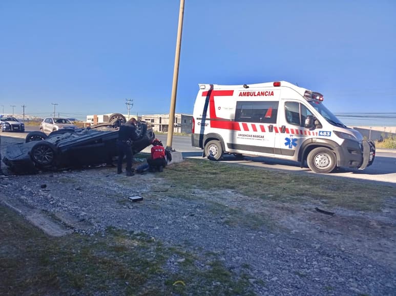 Accidente y volcadura en Ramos Arizpe (EL SIGLO DE TORREÓN)
