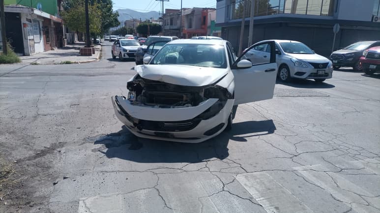 Choque deja a padre e hijos heridos, responsable fue asegurado en el lugar del accidente