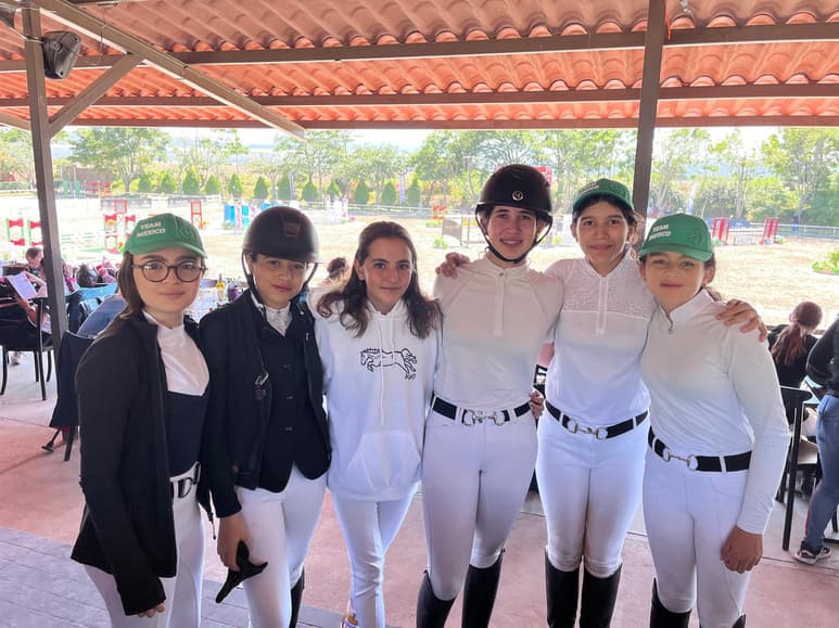 Camila Oliver, Isabela Yamil, Valentina Guajardo, Regina Félix, Paula
del Valle Padilla y María Fernanda Montaña.