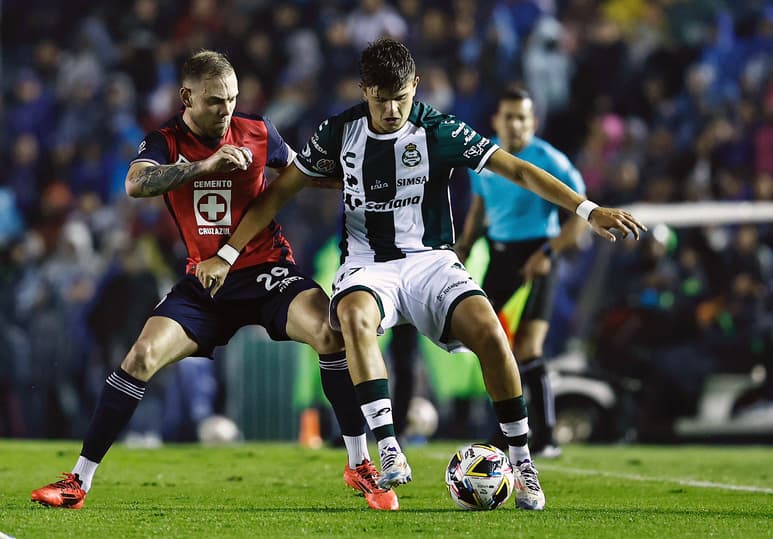 Cruz Azul derrota a Santos y asegura el liderato del Apertura 2024