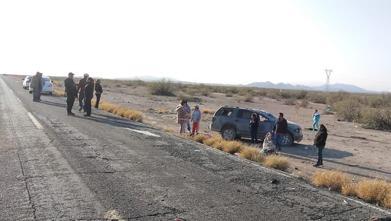Volcadura en Ceballos, Mapimí (EL SIGLO DE TORREÓN)