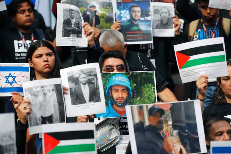Acción solidaria. Periodistas mexicanos participan en la protesta por los colegas detenidos, desaparecidos y asesinados en Gaza, en el marco del Encuentro Internacional de Periodistas.