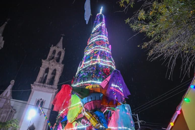 Inician la época decembrina en Lerdo con el encendido navideño