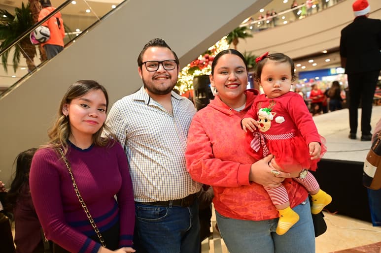 Fer, Manuel, Sofía y Victoria (EL SIGLO DE TORREÓN)