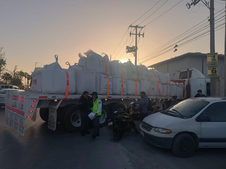 Motociclista resulta lesionado tras ser impactado por tractocamión en Gómez Palacio