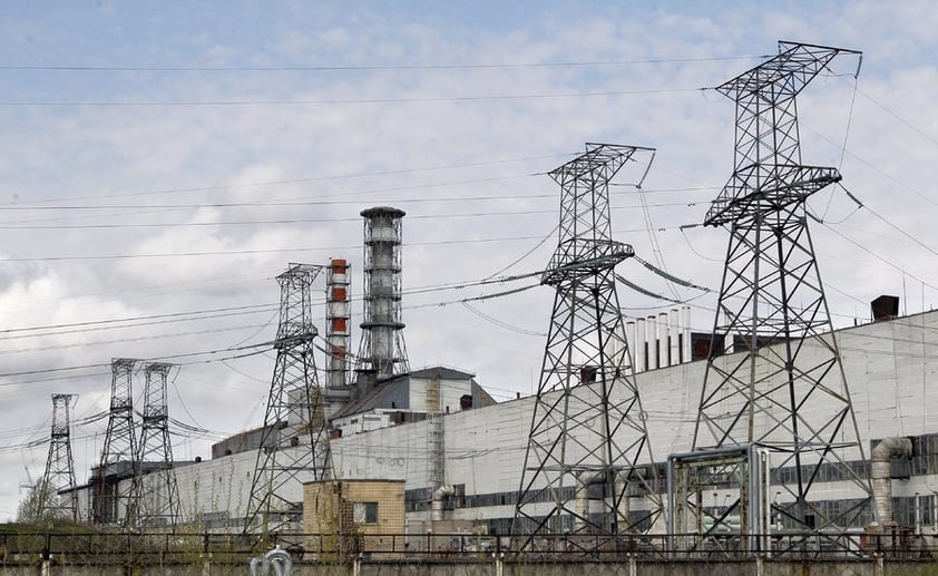 Ucrania recordó hoy el 26 aniversario del catástrofe nuclear de Chernobyl con la construcción de un nuevo sarcófago que debe garantizar durante el próximo siglo la seguridad del averiado reactor número 4 de la central.