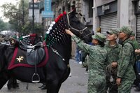 Desfile de aniversario de la Revolución Mexicana en Ciudad de México