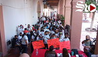 Niños se manifiestan en presidencia de Lerdo para exigir seguridad en su primaria
