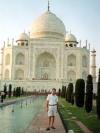 Armando Barrón Olvera, captado frente al mausoleo del Taj Mahal, en la ciudad de Agra, India.