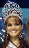 Representará a México en Miss Universo 2003, donde  tendrá que demostrar que no sólo posee belleza sino inteligencia.