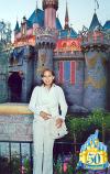 Nessie Michel Cruz Adame festejó su cumpleaños, con una visita al parque de diversiones de Disneylandia.