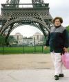 Consuelo Luna Sánchez visitó la Torre Eiffel, durante sus últimas vacaciones.