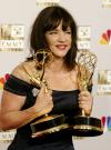 The West Wing consiguió por tercer año consecutivo alzarse con el premio a la mejor serie dramática durante la 54 edición de los premios Emmy