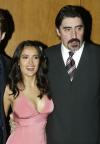 Salma Hayek y su novio Edward Norton en la premier, acompañados por la directora de la película Julie Taymor y el actor inglés Alfred Molia.