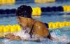 La panameña  Eileen Coparropa levanta su bandera tras haber ganado la medalla de oro por la carrera de natación estilo libre en los  100 metros .