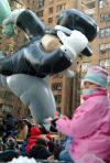 Durante 76 años el desfile del Día de Acción de Gracias en Nueva York es auspiciado por la famosa tienda Macy's.