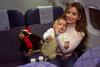 20/12/2002
Fans de Trevi:
Varias decenas de seguidores de la cantante Gloria Trevi se manifiestan en el aeropuerto de la capital mexicana para expresar su apoyo incondicional a la artista.

Los fans de Trevi se congregaron en el aeropuerto a la espera del vuelo comercial que debía trasladar a la cantante desde Brasil hasta México.