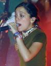 Con una sola producción bajo el brazo, la intérprete hizo gala de sus dotes musicales y demostró a sus detractores que su música sí puede llegar a las grandes masas.
