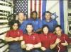 El primer astronauta israelí que participaba en una misión espacial, Ian Ramon (der), murió en la explosión del Columbia; otros seis estadounidenses murieron también en el accidente
