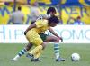 El colombiano Frankie Oviedo dejó ir una buena oportunidad al minuto seis a pase de Pavel Pardo.