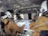 La grabación, contenida en una cita recobrada el 6 de febrero cerca de un embalse en el sureste de Texas, comienza cuando el Columbia navegaba a unos 80.465 metros sobre el Océano Pacífico, y se interrumpe cuando la nave se hallaba al suroeste de San Francisco (California), a unos 48.300 metros de altura.


***
EN EL GRÁFICO: Laurel Clark acomoda sus guantes