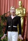 Nicole Kidman nominada a mejor actriz por The Hours fue captada con  Julianne Moore, esta última es la única nominada a dos premios 'Oscar'