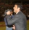 Antes del inicio del juego, Pablo Montero cantó el Himno Nacional. Esta vez cambió el atuendo de charro por un traje