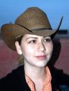 Una escaramuza que se caracterizaba por su radiante sonrisa era Karla Elvira Rodríguez Romero, que cuenta con 19 años de edad, quien confesó que primero aprendió a montar que a caminar. 

Ella es oriunda de San Pedro de las Colonias, Coahuila, y por cuestiones de estudio tuvo que cambiar su residencia a Torreón hace aproximadamente un año y medio. 

Tanta es su pasión por los caballos, que se decidió a estudiar la carrera de Médico Veterinario Zootecnista (MVZ) en la Universidad Autónoma Agraria Antonio Narro (UAAAN): “Mi papá es un hombre de a caballo, es por eso que me gustó andar en este medio”.