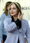 Con un entallado traje negro de piel, Lisa Marie Presley cantó su éxito 'Lights Out', y después hizo dueto con Pat Benatar en el tema 'Heartbreaker'.
