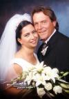 Sr. Ron Lewis Crace y Lic. Mary Lou Elizondo Vázquez contrajeron matrimonio en la Capilla de la Madre de Lola  el 17 de mayo de 2003